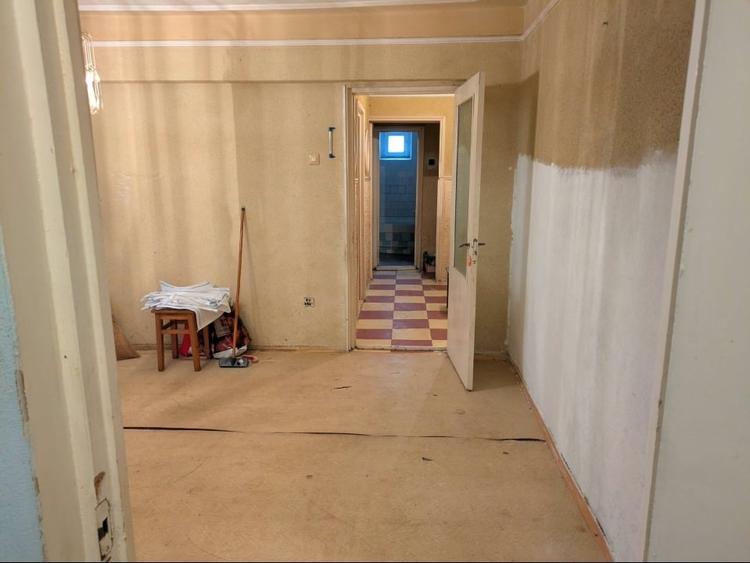 Apartament cu 3 camere semidecomandat, mobilat în Radu Negru