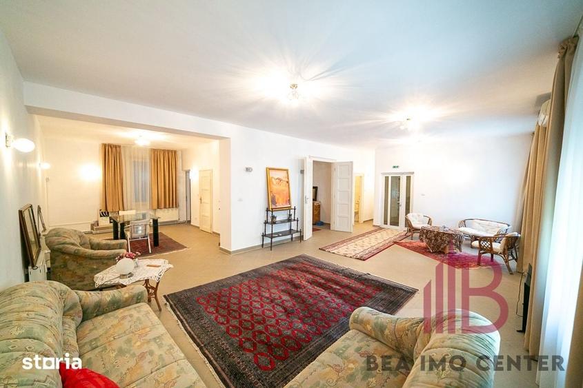 Casă cu 7 camere cu Teren 381 Mp în Intim