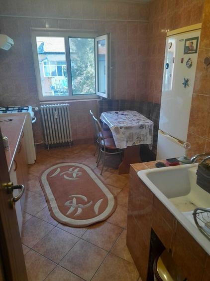 Apartament cu 3 camere decomandat în Lăpuș