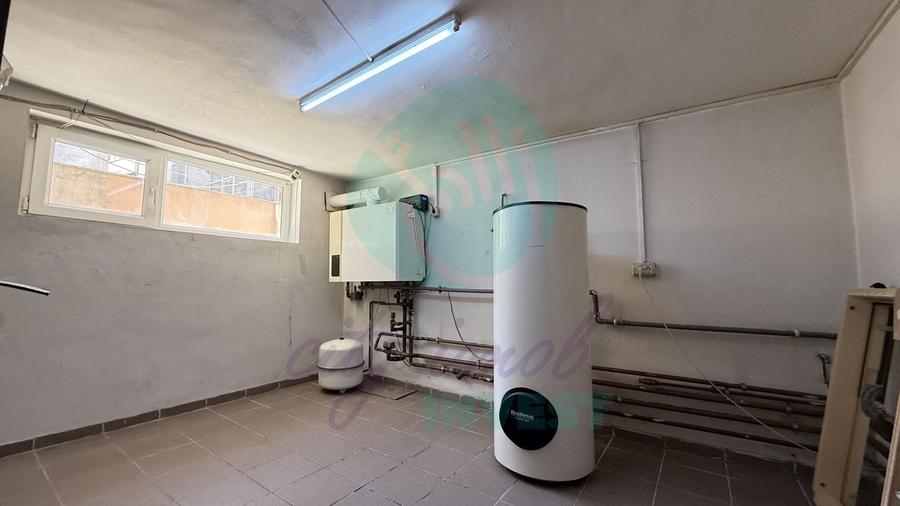 Casă individuală cu 10 camere cu Canalizare în P-ța Muncii