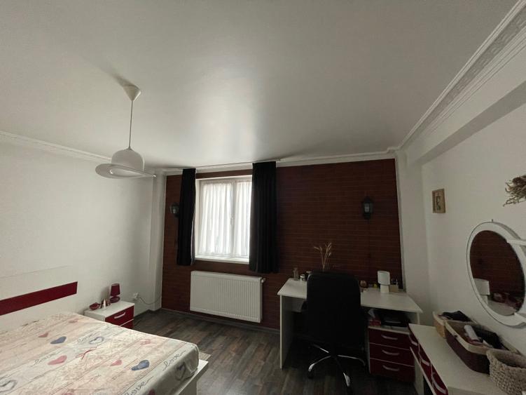 Apartament cu 3 camere semidecomandat în Ultracentral