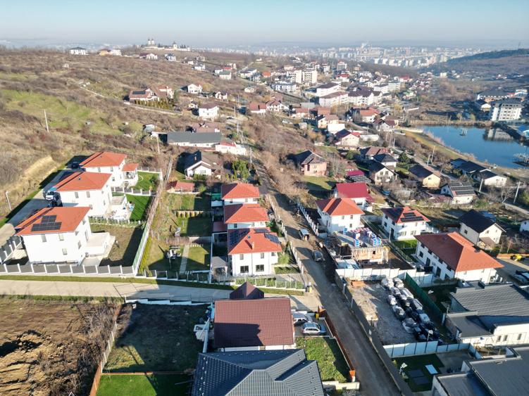 Casă individuală cu 5 camere cu Canalizare în Hlincea
