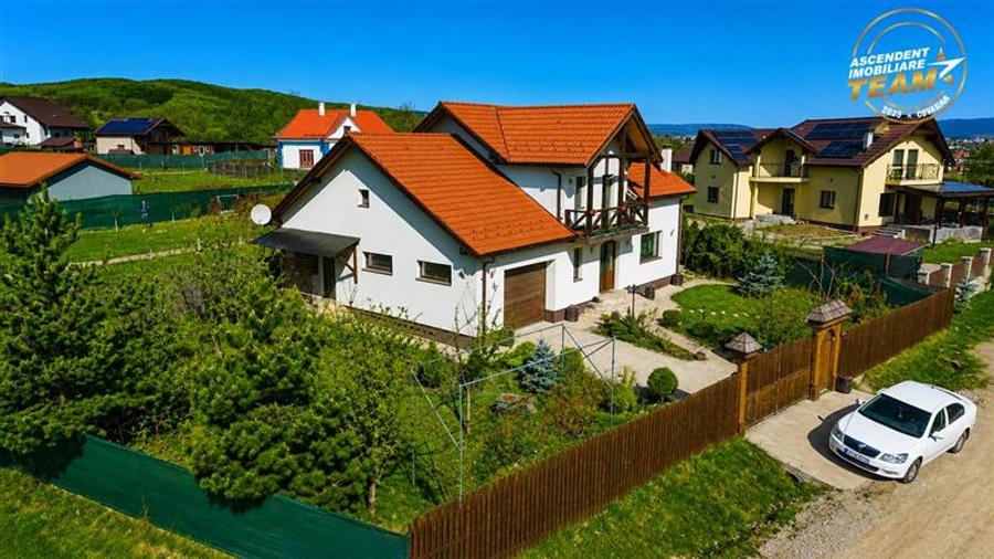 Casă individuală cu 5 camere cu Garaj în Sâncraiu