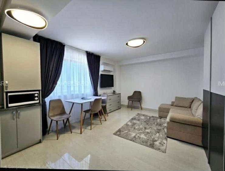 Apartament cu 2 camere decomandat, mobilat în Palazu Mare