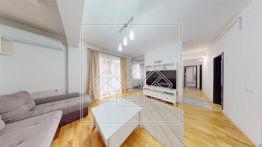 Apartament cu 3 camere semidecomandat în Turnișor