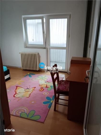 Apartament cu 3 camere decomandat în Gară