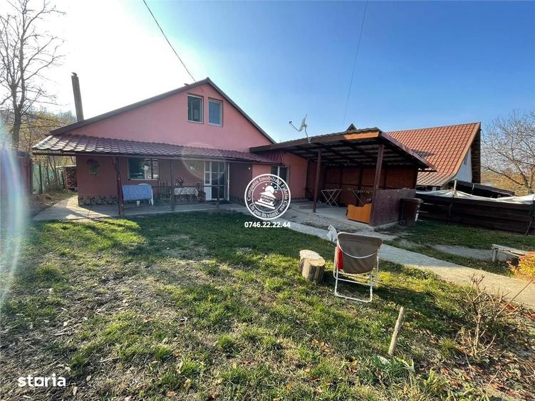 Casă cu 4 camere în Vânători