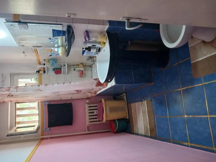 Apartament cu 3 camere semidecomandat în Baba Novac