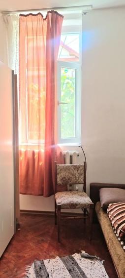 Casă cu 2 camere decomandat în Gruia