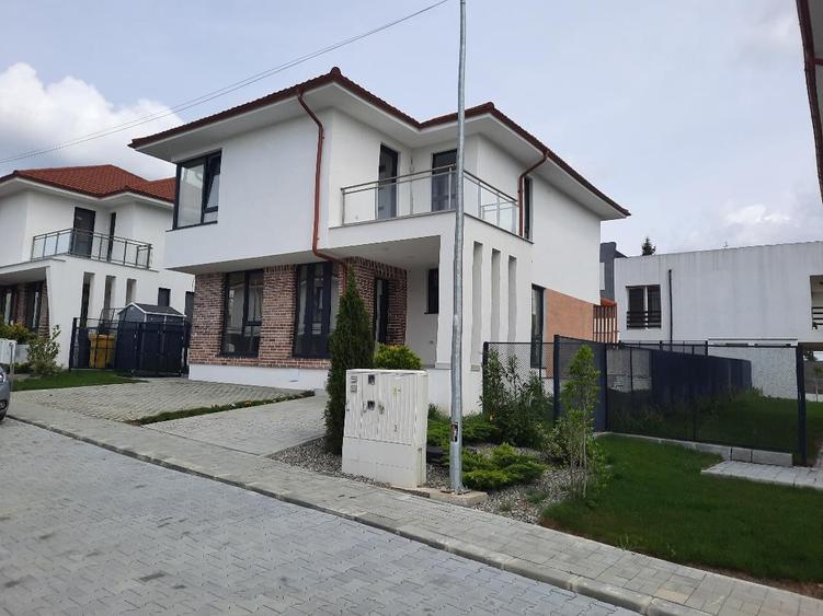 Casă individuală cu 5 camere cu Canalizare în Mogoșoaia