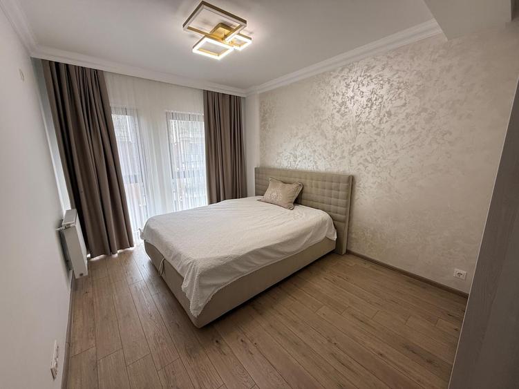 Apartament cu 4 camere decomandat în Drumul Taberei