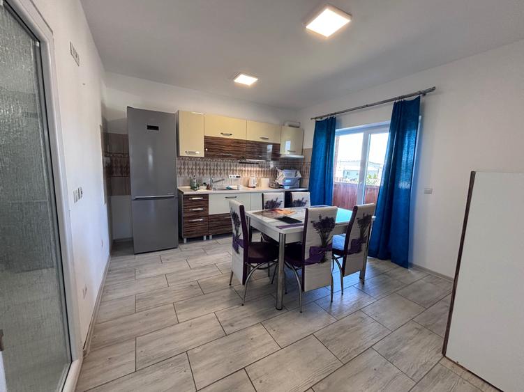 Apartament cu 3 camere decomandat în Exterior Vest