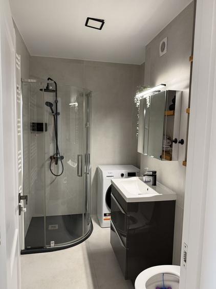 Apartament cu 3 camere semidecomandat în Nufărul
