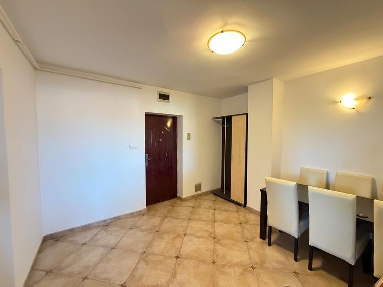 Apartament cu 3 camere semidecomandat în Central