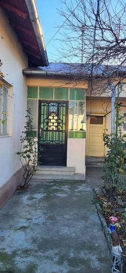 Casă individuală cu 3 camere cu Teren 180 Mp în Republicii