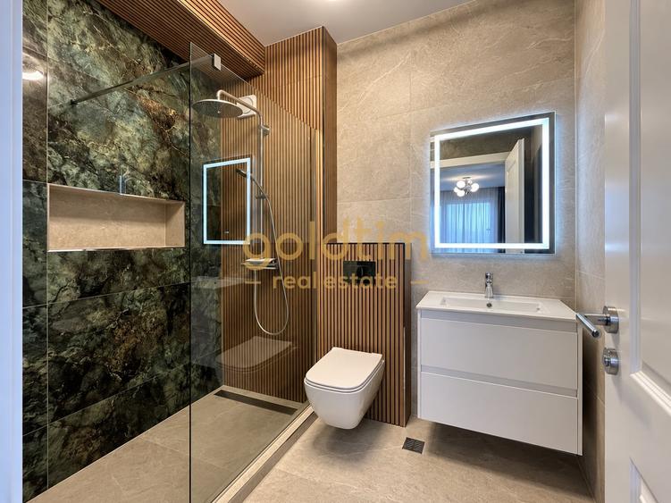 Apartament cu 4 camere semidecomandat, mobilat în Băneasa
