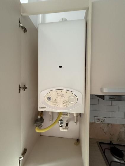 Apartament cu 2 camere semidecomandat, mobilat în Central