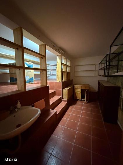 Casă cu 7 camere cu Teren 333 Mp în Tomis II