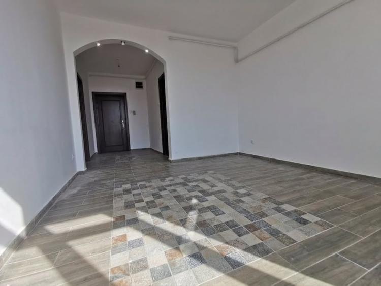 Apartament cu 5 camere decomandat în Elisabetin