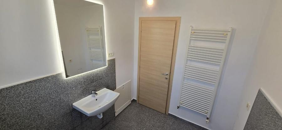 Casă individuală cu 4 camere cu Canalizare în Noua