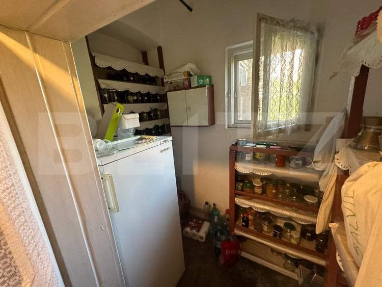 Casă individuală cu 9 camere cu Canalizare în Central