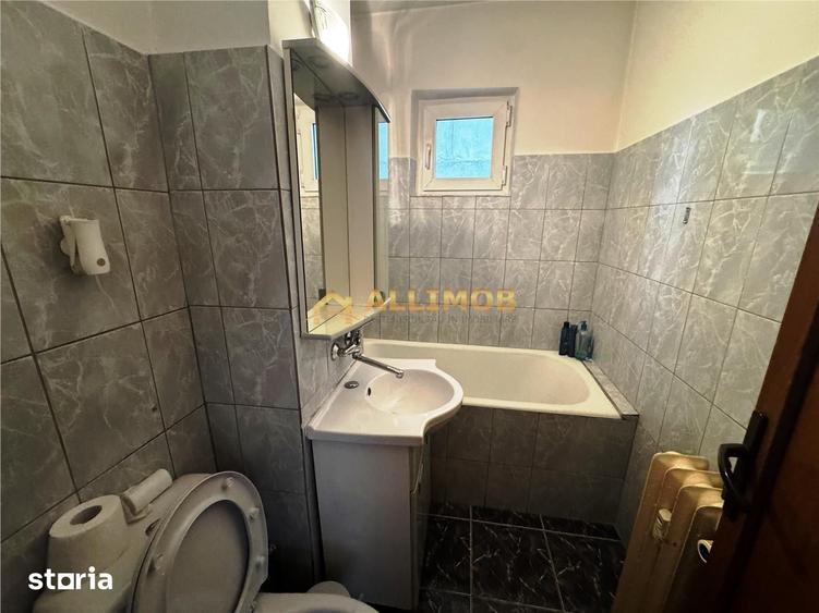 Apartament cu 2 camere decomandat în Republicii