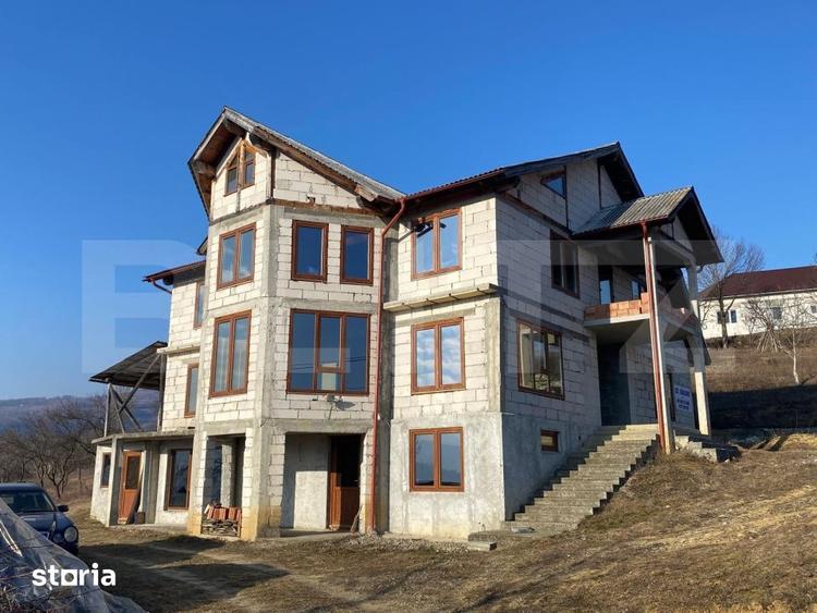 Casă cu 5 camere cu Teren 7100 Mp în Salva