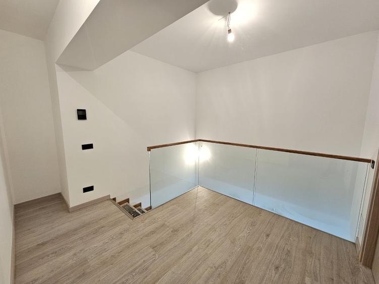 Apartament cu 3 camere decomandat în Dudești