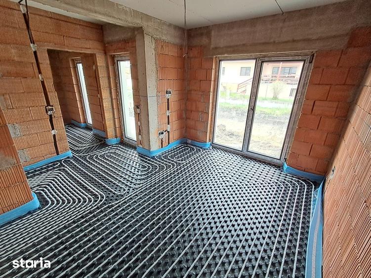 Casă cu 5 camere cu Teren 500 Mp în Chinteni