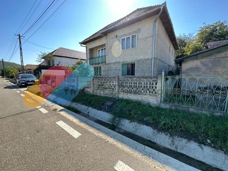 Casă individuală cu 4 camere cu Canalizare în Jucu de Sus