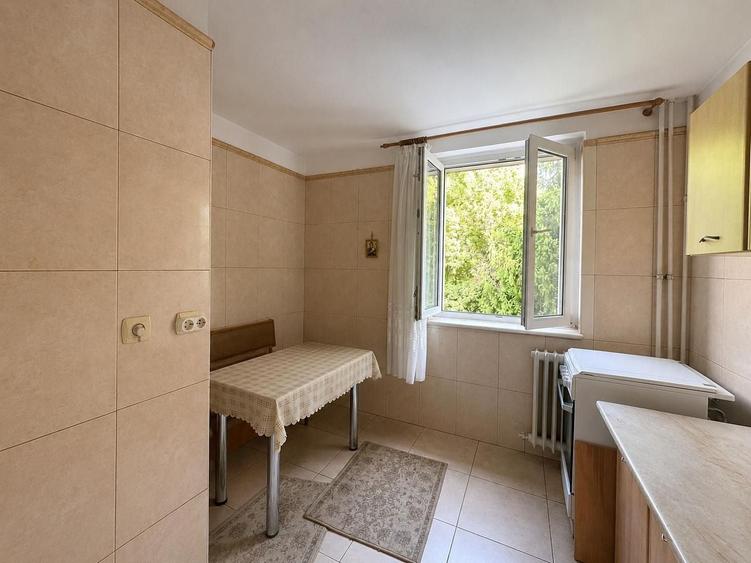 Apartament cu 3 camere decomandat, mobilat în Brâncoveanu