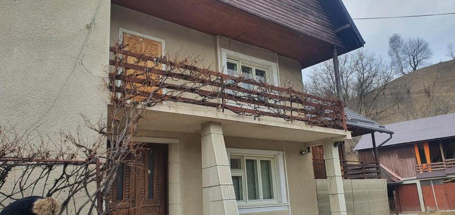 Casă individuală cu 5 camere cu Garaj în Bran