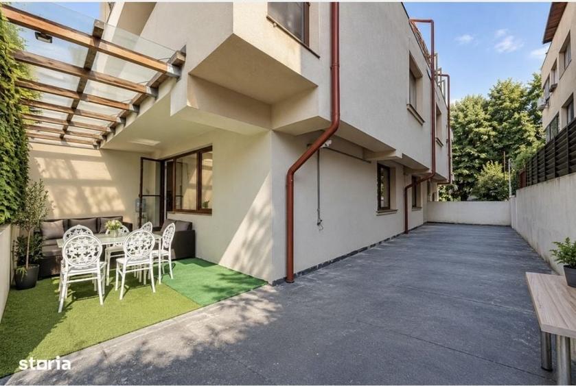Apartament cu 4 camere decomandat în Bucureștii Noi