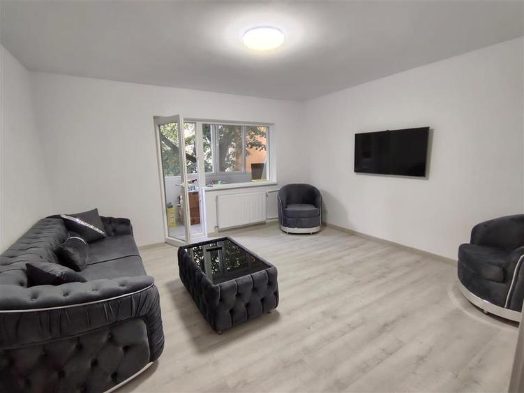 Apartament cu 2 camere decomandat în Titan