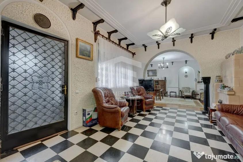 Spațiu comercial, de 950 mp, în Romană