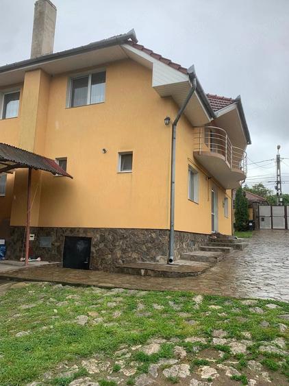 Casă cu 4 camere cu Teren 500 Mp în Central