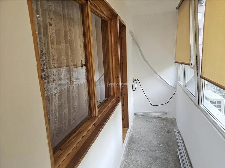 Apartament cu 3 camere semidecomandat în Cuptoare (Reșița)