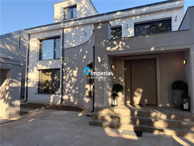Casă cu 6 camere cu Teren 520 Mp în Băneasa