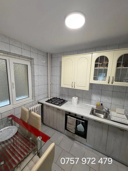 Apartament cu 3 camere decomandat în Rahova