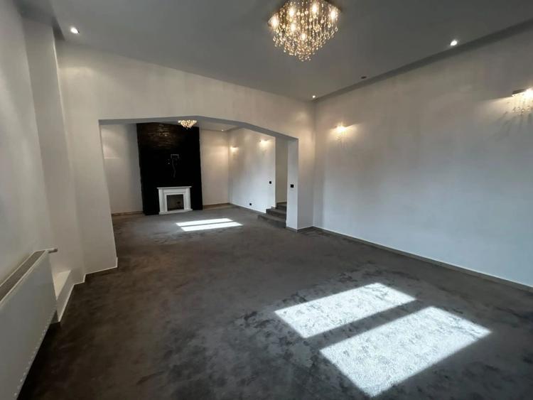 Spațiu comercial, de 390 mp, în Central