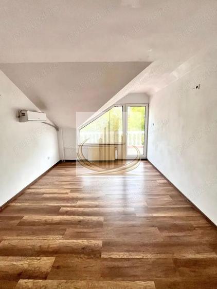 Duplex cu 5 camere cu Canalizare în Lipovei