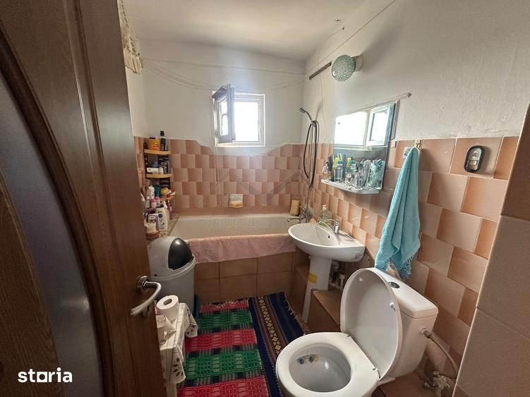 Apartament cu 3 camere decomandat în Tomești
