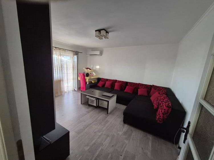 Apartament cu 3 camere decomandat în Micro 16