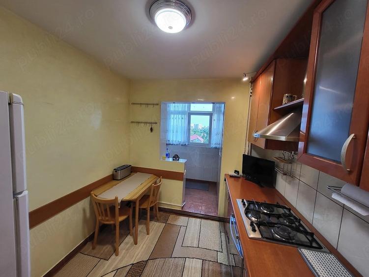 Apartament cu 3 camere semidecomandat în Ghencea