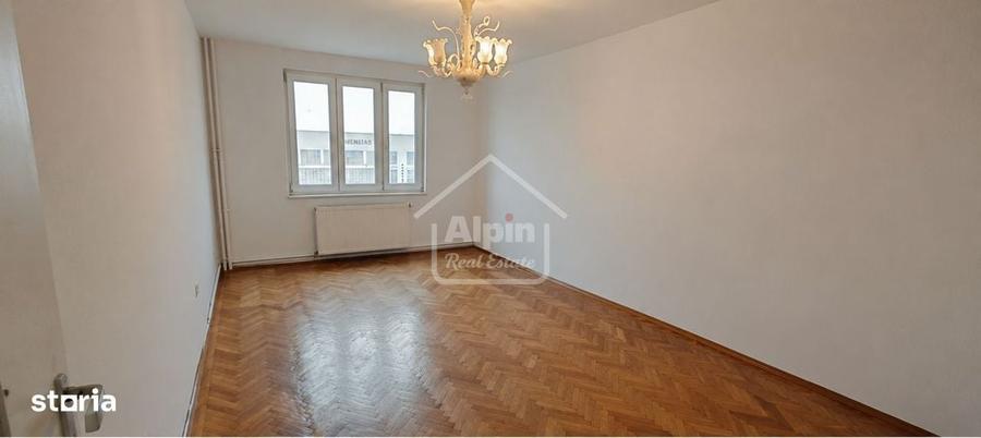 Apartament cu 3 camere în Astra
