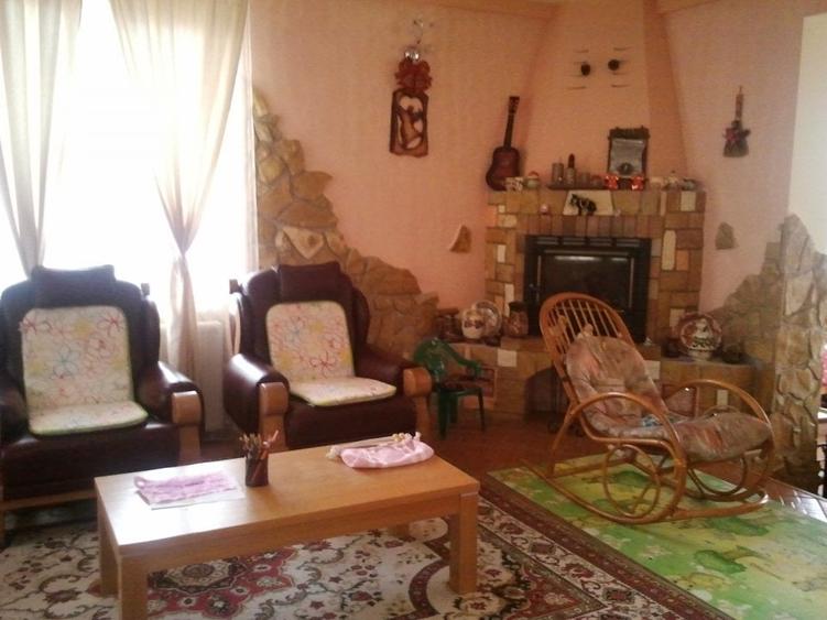 Casă individuală cu 10 camere cu Teren 785 Mp în Central