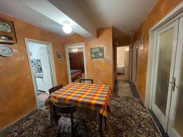 Apartament cu 4 camere decomandat în Central