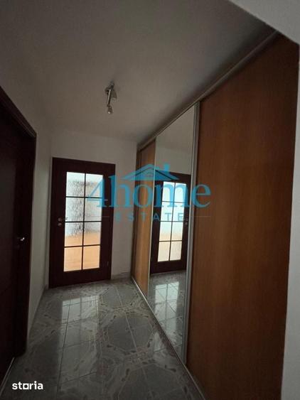 Apartament cu 3 camere în Tineretului