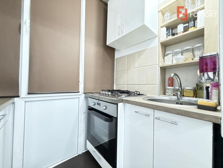 Apartament cu 3 camere decomandat în Lipovei