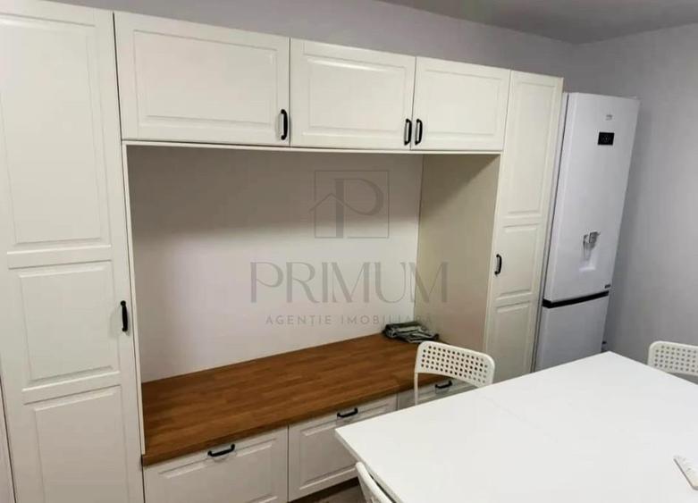 Apartament cu 3 camere semidecomandat, mobilat în Dâmbovița